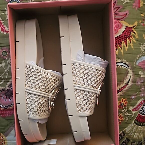 SAM AND LIBBY 9 1/2 NEWA - Picture 4 of 7